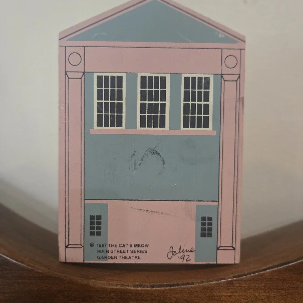 1987 The Cats Meow Village Main Street Series Garden Theatre Wooden Shelf Sitter